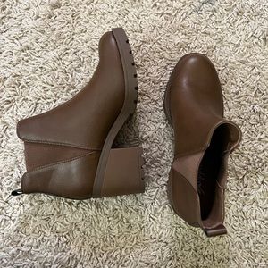 Brand new never worn brown Xappeal women booties size 7.5